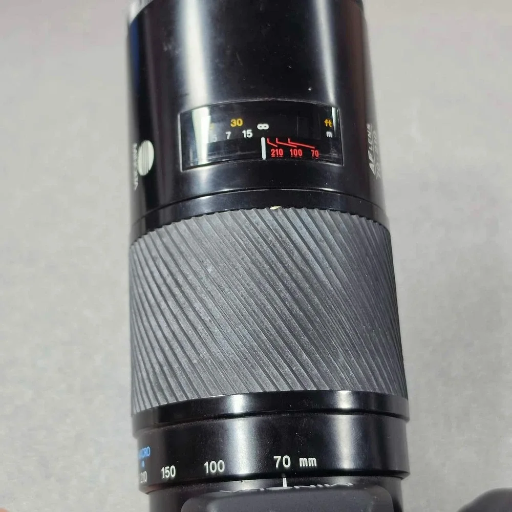 Minolta Maxxum 70 SLR Film Camera 35mm Excellent 70-210mm f/4.5-5.6 lens Works.